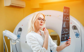 Czym jest tomografia komputerowa głowy?