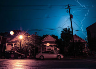 Prognoza pogody na najbliższe lata - więcej burz. Ochroń swoją domową i biurową sieć elektryczną za pomocą ogranicznika przepięć