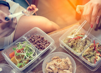 5 pomysłów na ciepły posiłek do pracy, który można podgrzać w pojemniku do mikrofali