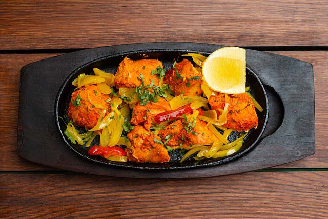 Kuchnia indyjska – czym się charakteryzuje? Przepisy