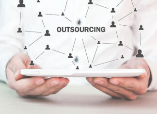 Czy outsourcing kadr i płac jest opłacalny