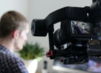 Jak stworzyć skuteczną strategię reklamową dla telewizji?