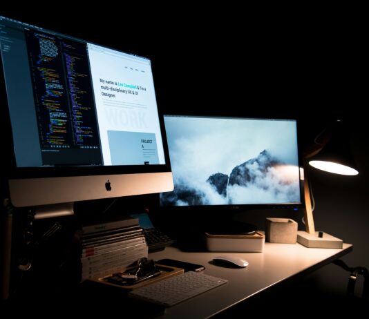 Minimalizm czy maksymalizm? Jak znaleźć idealny balans w nowoczesnym web designie Minimalizm czy maksymalizm