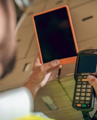 Od przyjęcia towaru do sprzedaży – jak działa system identyfikacji produktów? Od przyjęcia towaru do sprzedaży – jak działa system identyfikacji produktów