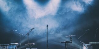 Wynajem sceny – co sprawdzić przed podpisaniem umowy z wykonawcą